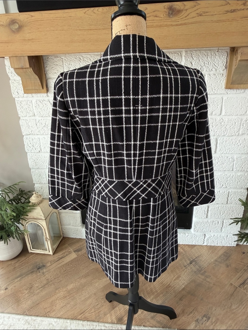White House Black Market Black and White Windowpane Blazer - Picture 5 of 9